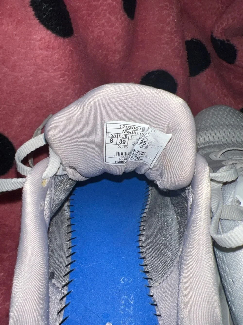 Brooks Women’s Running Shoe in Light Gray and White Size 8